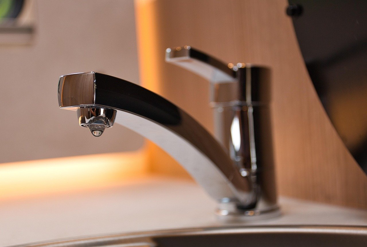5 Easy Steps: How to Fix a Leaking Faucet in Your Bathtub, Shower, Kitchen, and Bathroom